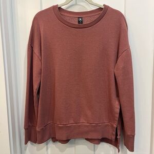 90 Degree by Reflex Women Pullover Sweater Size Medium Rust Red Faded Side Split